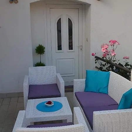 Tulipan - With Free Private Parking Garage