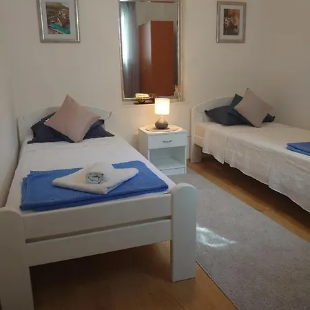 Tulipan - With Free Private Parking Garage Appartement *