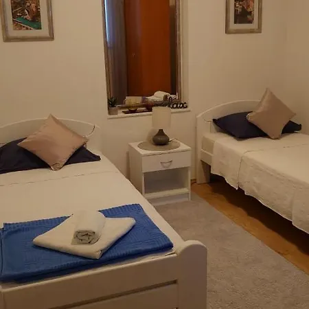 Tulipan - With Free Private Parking Garage Appartement Mostar