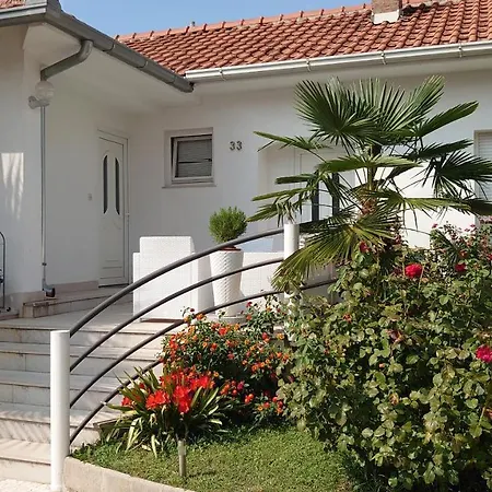 Tulipan - With Free Private Parking Garage Mostar