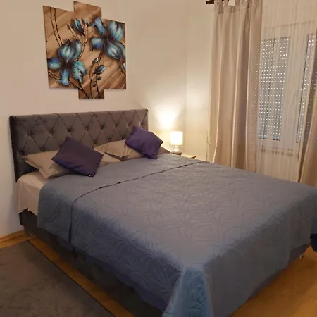 Tulipan - With Free Private Parking Garage Appartement *