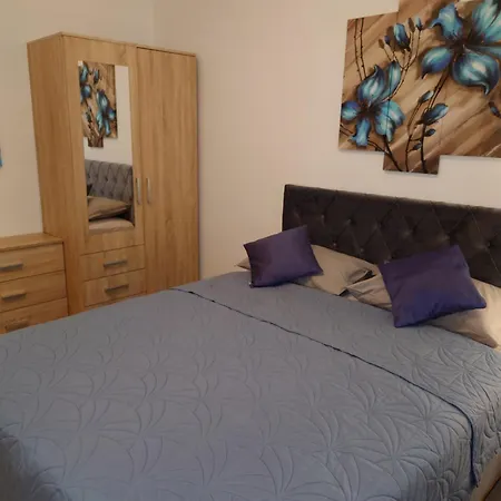 Tulipan - With Free Private Parking Garage Appartement *