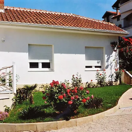 Tulipan - With Free Private Parking Garage