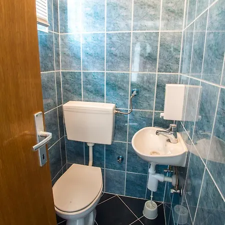 Tulipan - With Free Private Parking Garage *