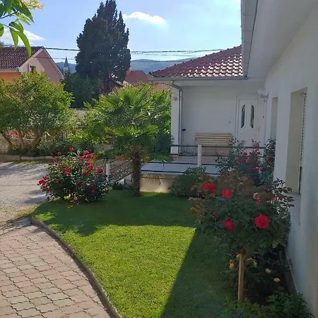 Appartement Tulipan - With Free Private Parking Garage *