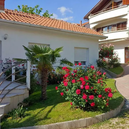 Tulipan - With Free Private Parking Garage