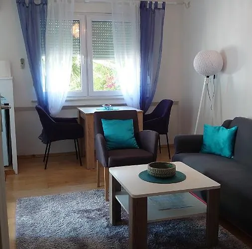 Tulipan - With Free Private Parking Garage Lägenhet *