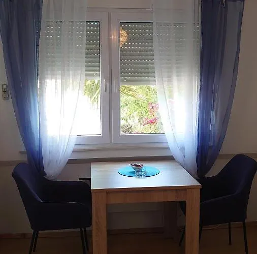 Tulipan - With Free Private Parking Garage *