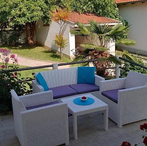 Tulipan - With Free Private Parking Garage Lägenhet Mostar