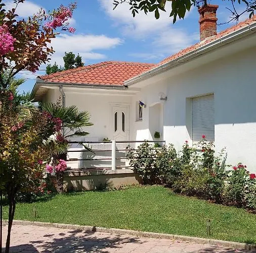 Tulipan - With Free Private Parking Garage *