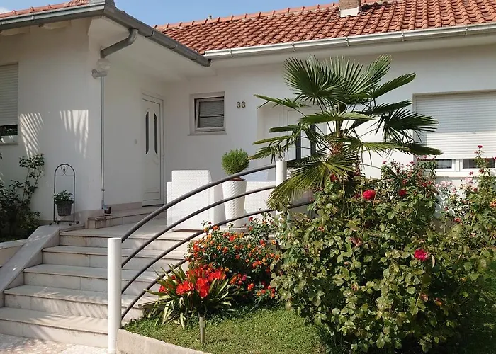 Tulipan - With Free Private Parking Garage Mostar