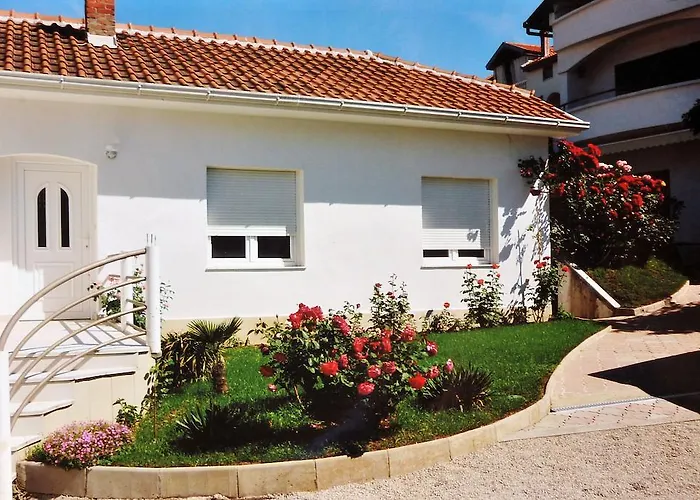 Tulipan - With Free Private Parking Garage